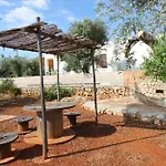 Trullo Macchie مارينا دي مانكافيسا